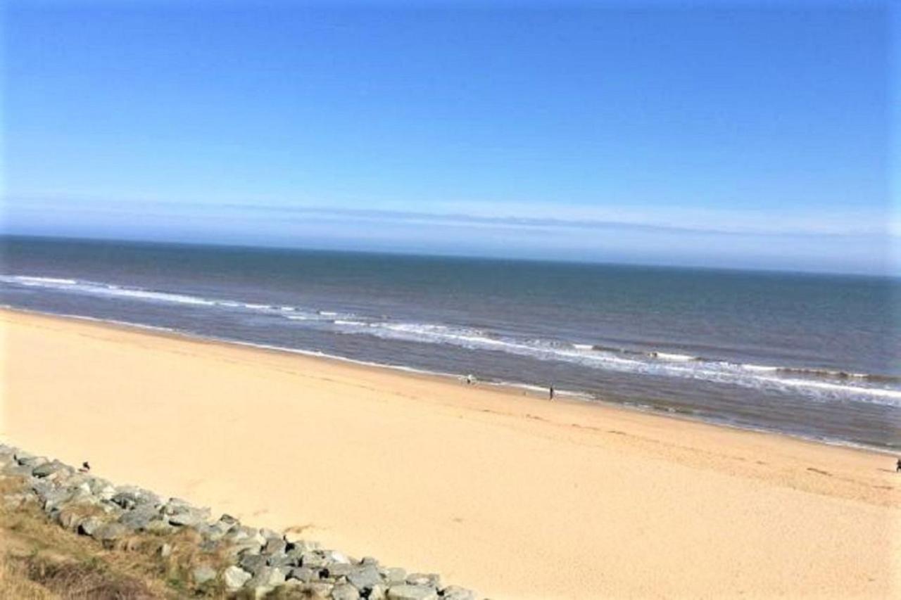 California Sands Chalet: Beachside Retreat near Norfolk Broads Scratby Exterior photo