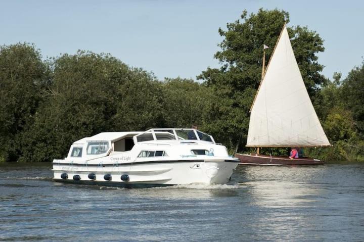California Sands Chalet: Beachside Retreat near Norfolk Broads Scratby Exterior photo